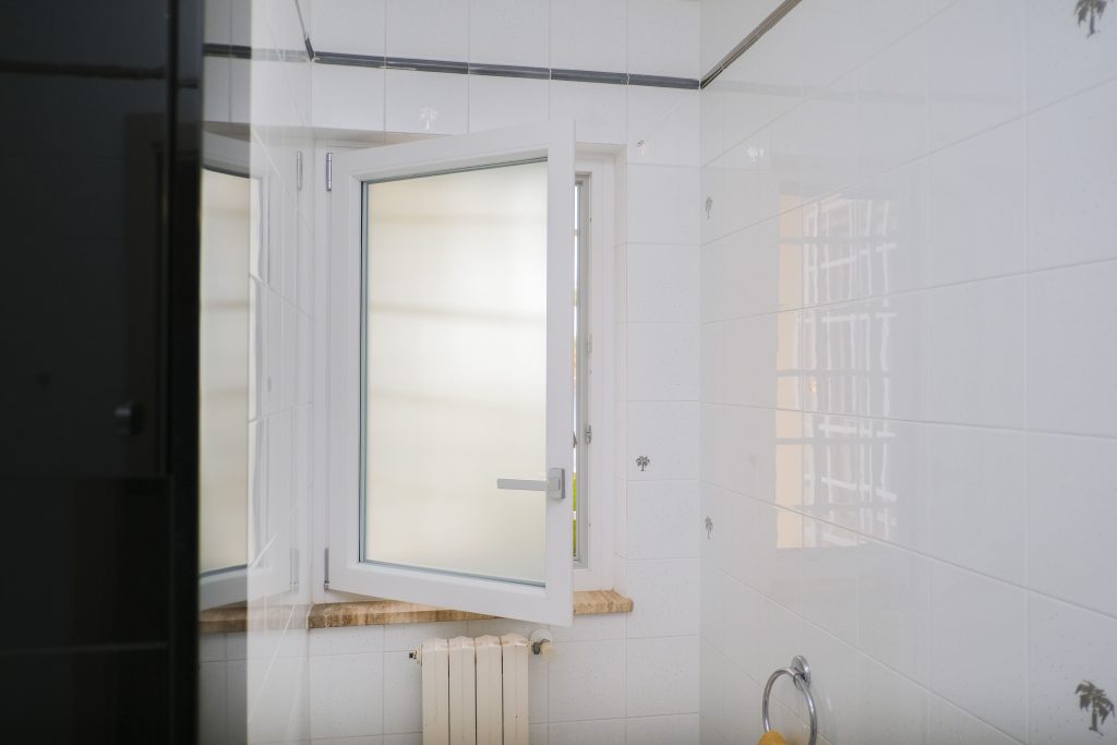 Infissi bagno su misura Rugliano _ Paradiso Le Finestre per Te