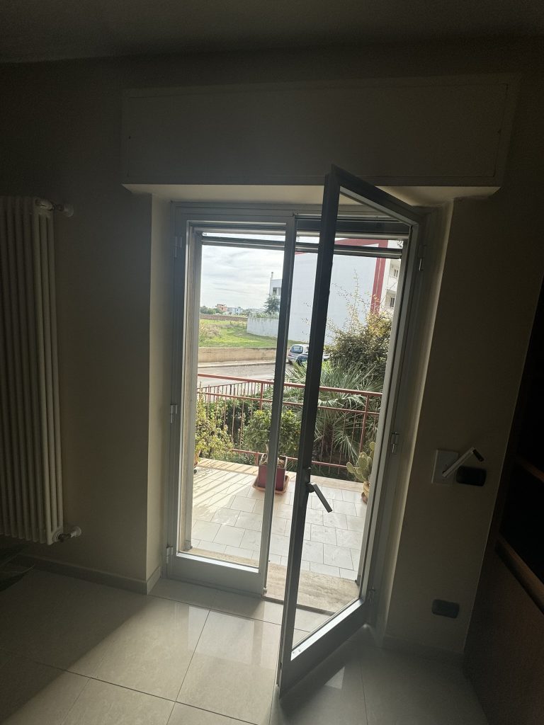 Vecchi serramenti da sostituire _ a casa di Vito a Rugliano prima del nostro intervento _ Paradiso Le Finestre per Te